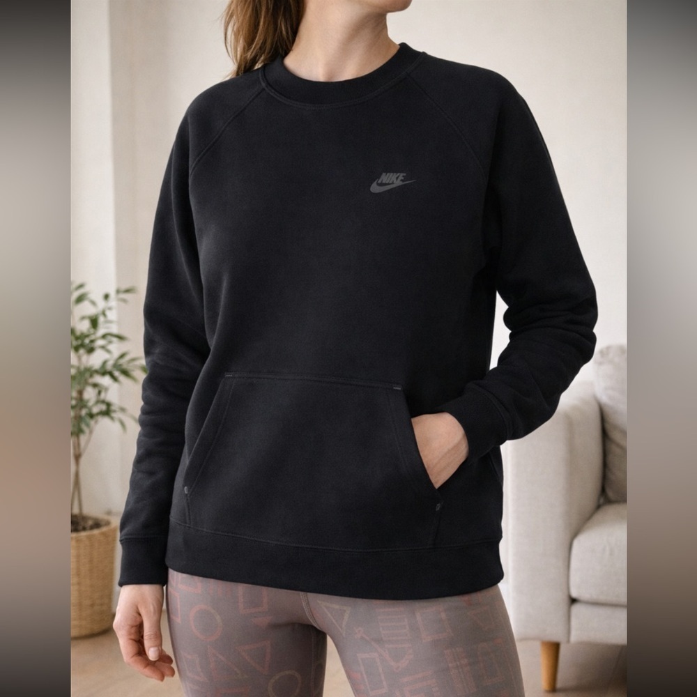 NIKE TECH SIZE MEDIUM CREWNECK SWEATSHIRT